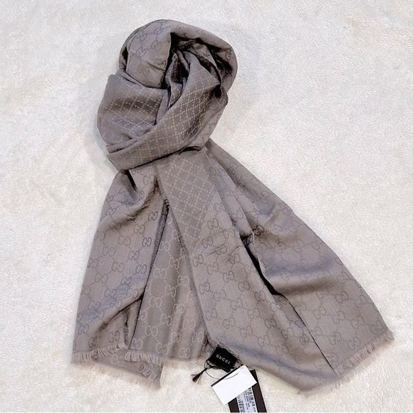 NWT Authentic Gucci Diamente & GG Web Wool Blend Lightweight Scarf French Gray - Picture 2 of 7